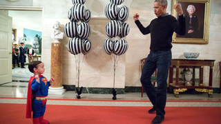 Obama's Final White House 'Year in Photographs' Is a Real Punch in the Gut